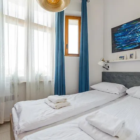 Traugutta Plaza, Sun & Snow Daire *