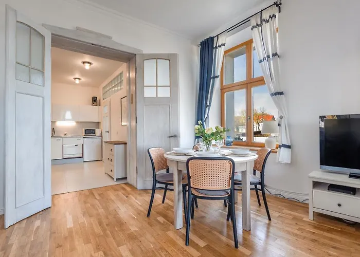 Traugutta Plaza, Sun & Snow